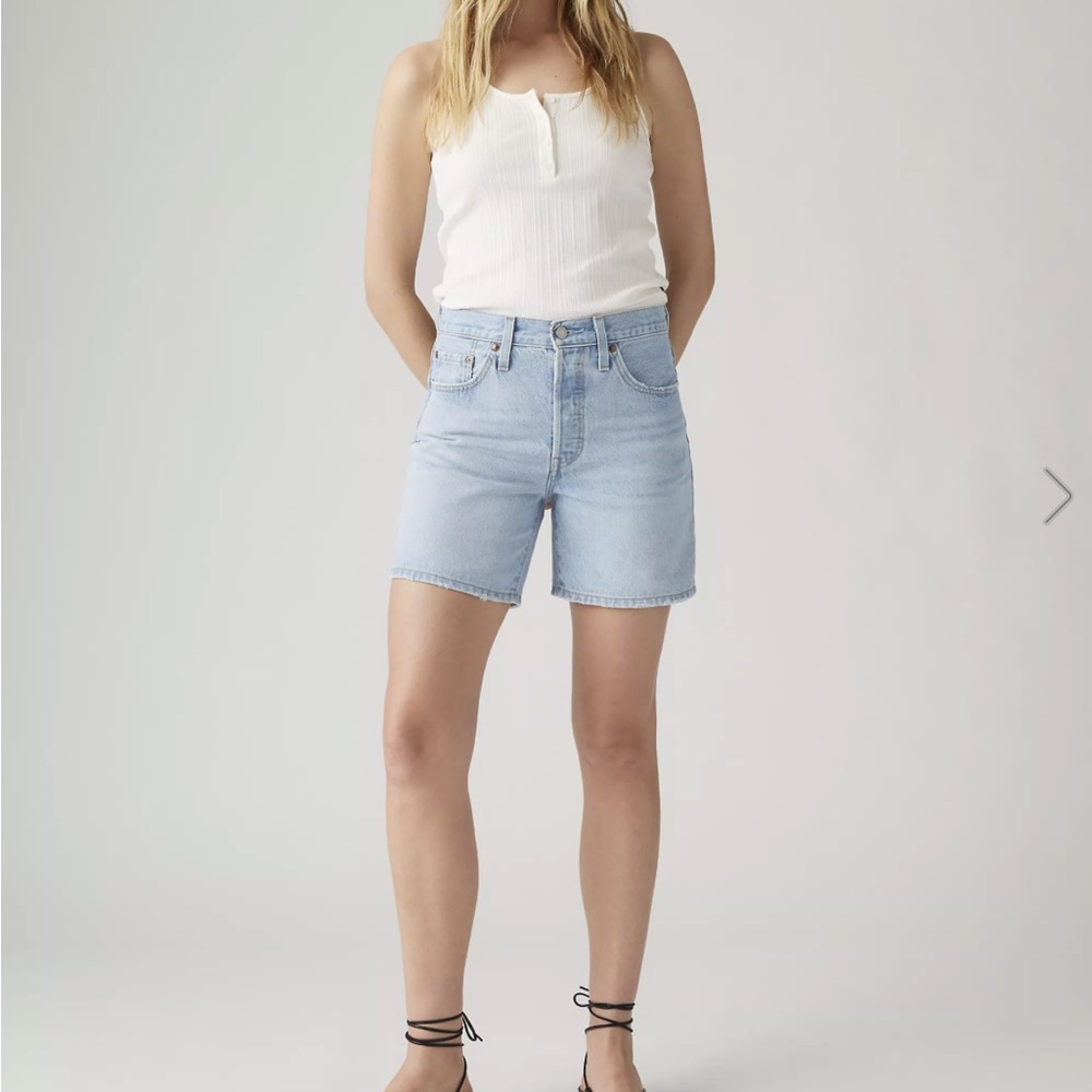 501® Mid Thigh Women's Shorts Size 28